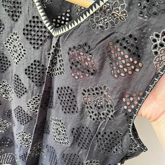 Hoss Eyelet Diamond Designed Sleeveless Blouse- Size‎ 44. (Medium-Large) - Picture 2 of 4